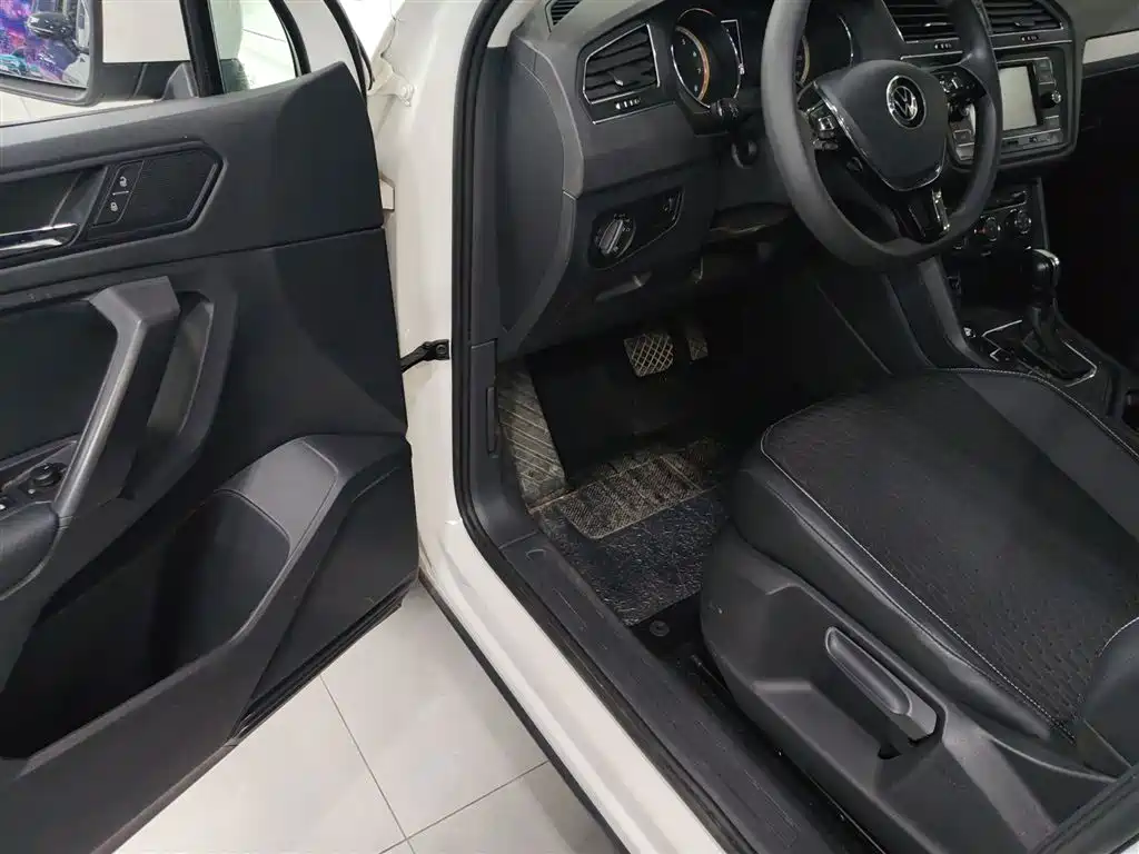 Tiguan L 2021 330TSI automatic two-wheel drive comfort version купить на сайте DeffCars