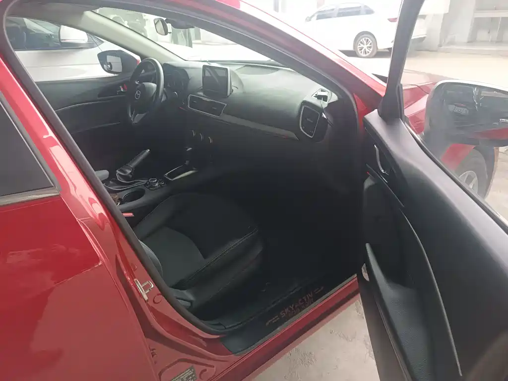 Mazda3 Angkesela 2016 sedan 1.5L automatic comfort type купить на сайте DeffCars