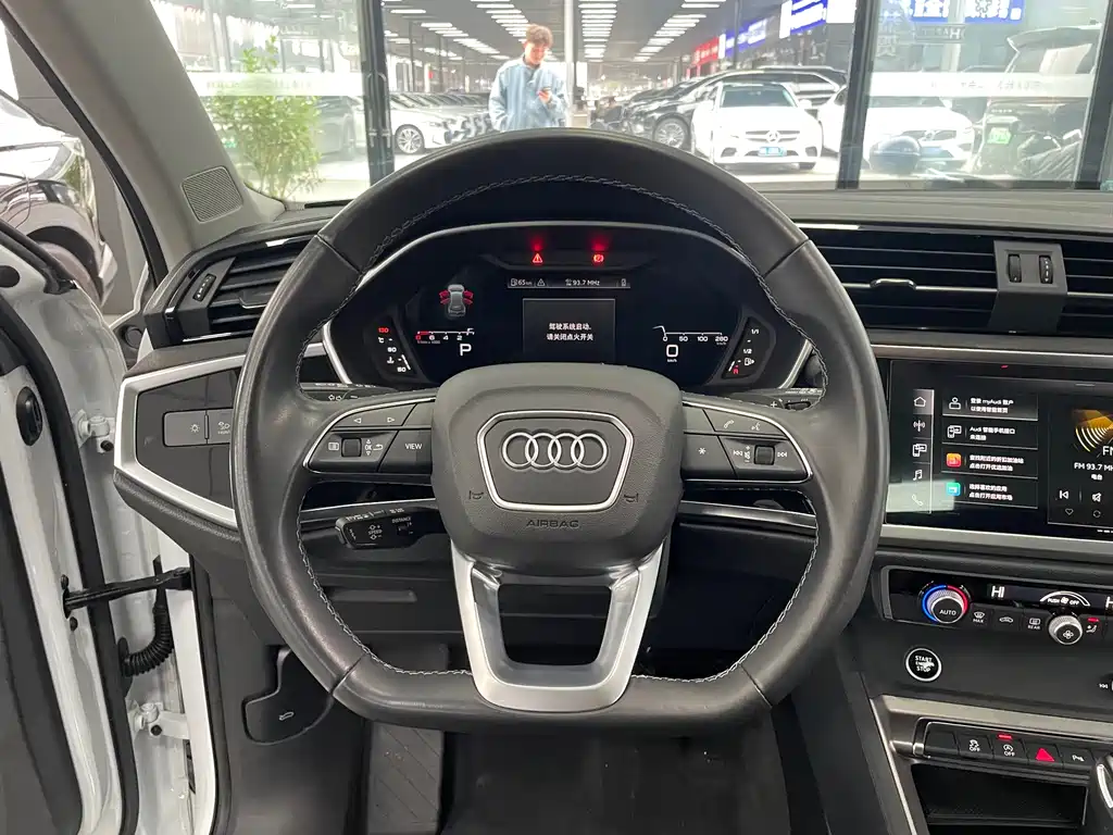 Audi Q3 2022 35 TFSI Fashionable and Dynamic купить на сайте DeffCars