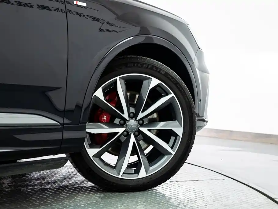Audi Q7 2020 55 TFSI quattro S line sports купить на сайте DeffCars