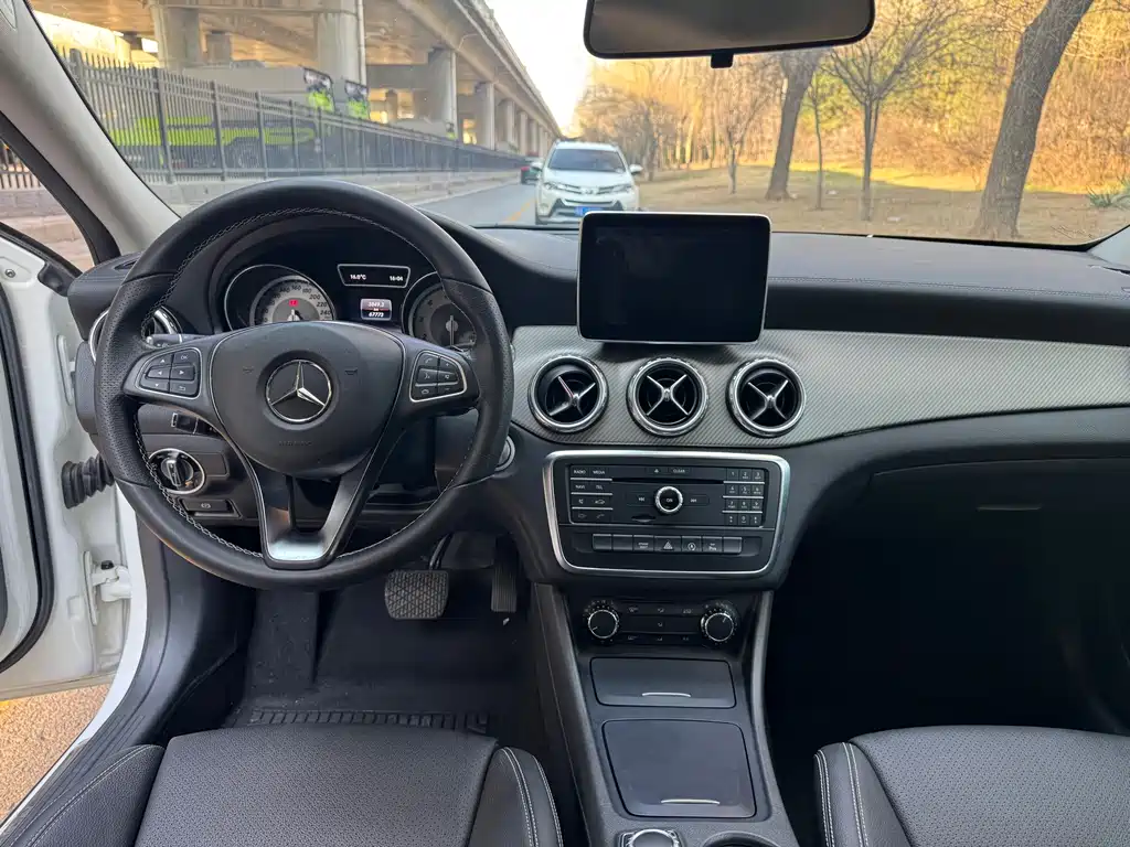 Mercedes-Benz GLA 2016 GLA 200 Fashion Model купить на сайте DeffCars