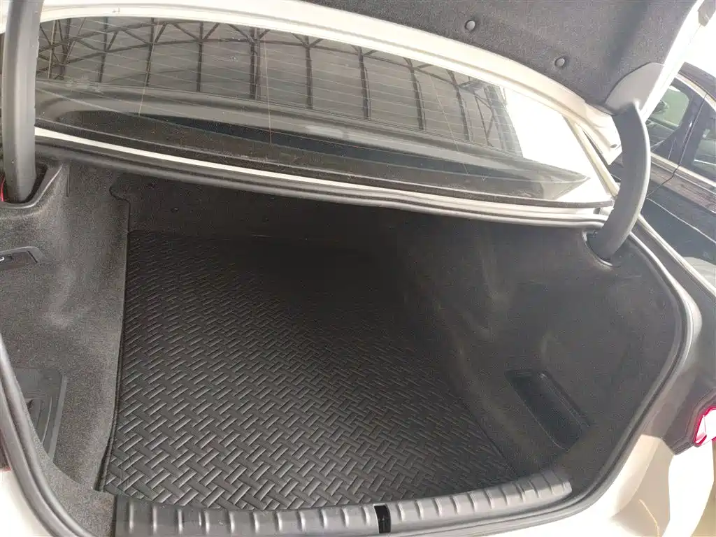 BMW 5 Series 2019 530Li Leading M Sports Package купить на сайте DeffCars