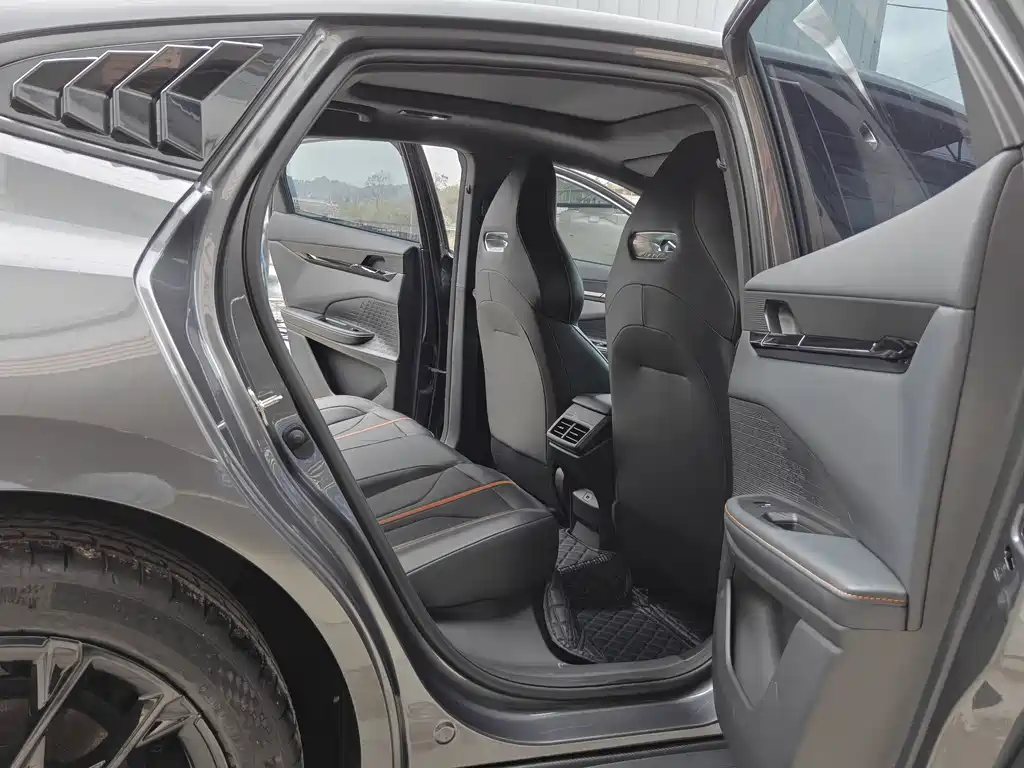 Changan UNI-V 2024 1.5T exclusive model купить на сайте DeffCars