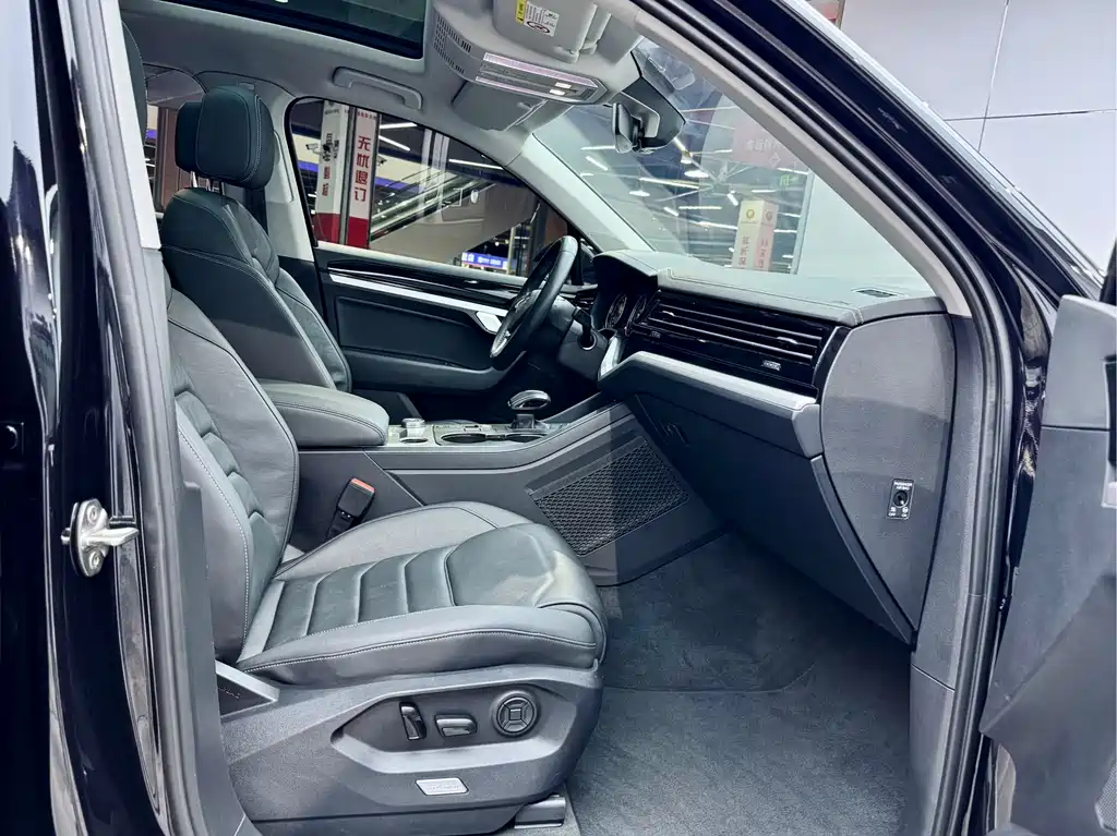Touareg 2019 2.0TSI Pilot Edition National VI купить на сайте DeffCars