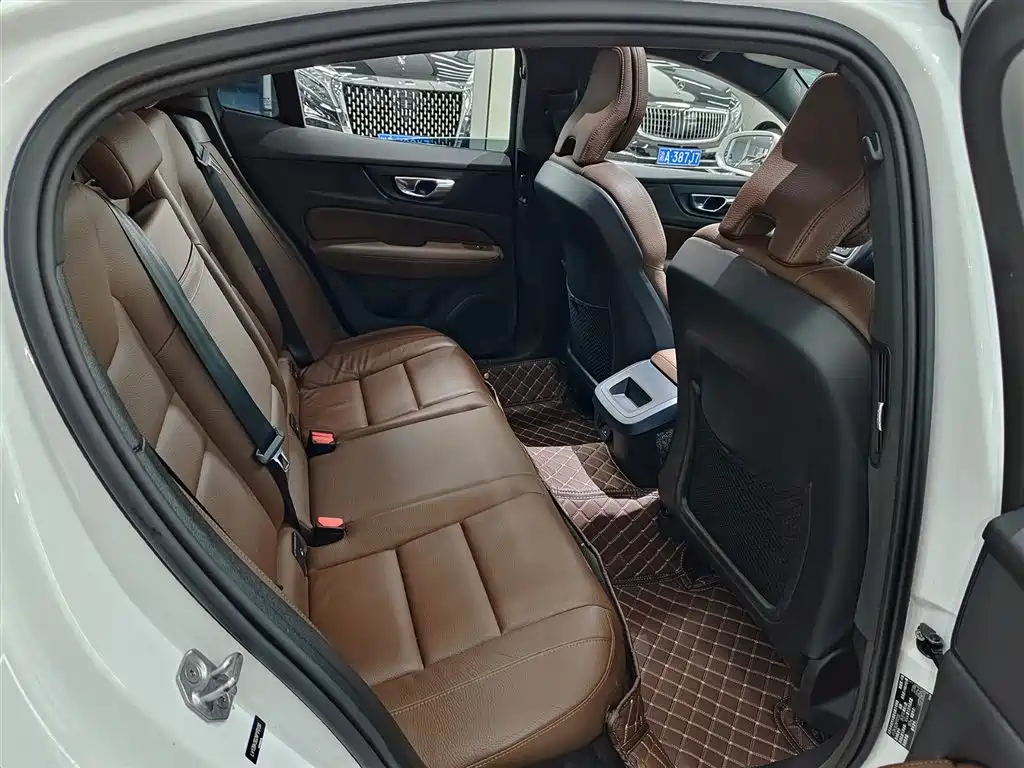 Volvo S60 2022 B4 Zhiyi Luxury Edition купить на сайте DeffCars