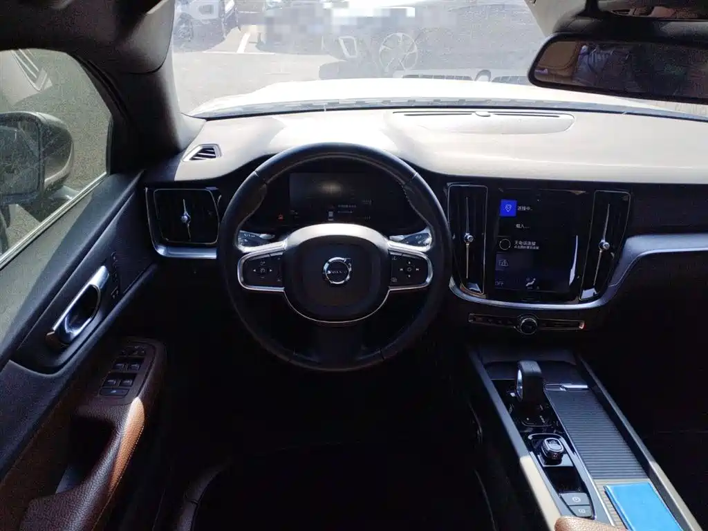 Volvo S60 2022 B4 Zhiyi Luxury Edition купить на сайте DeffCars