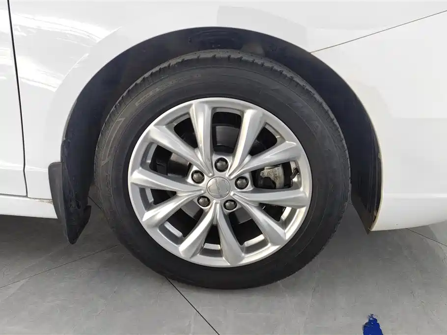 Roewe i5 2020 1.5L manual 4G Internet leading version купить на сайте DeffCars