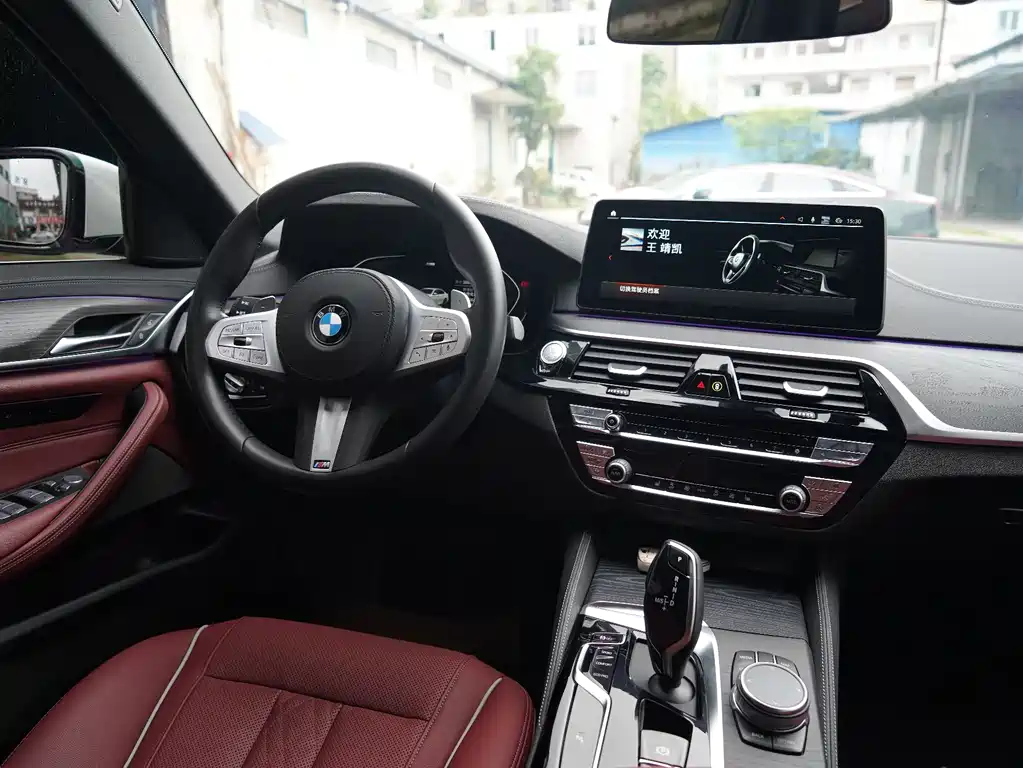 BMW 5 Series 2022 530Li Leading M Sports Package купить на сайте DeffCars