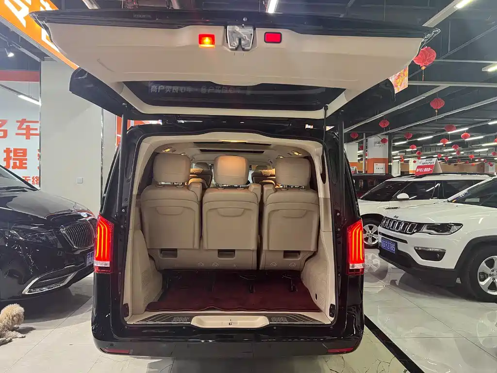 Mercedes-Benz V-Class 2022 V 260 L Long Wheelbase Premium Edition купить на сайте DeffCars