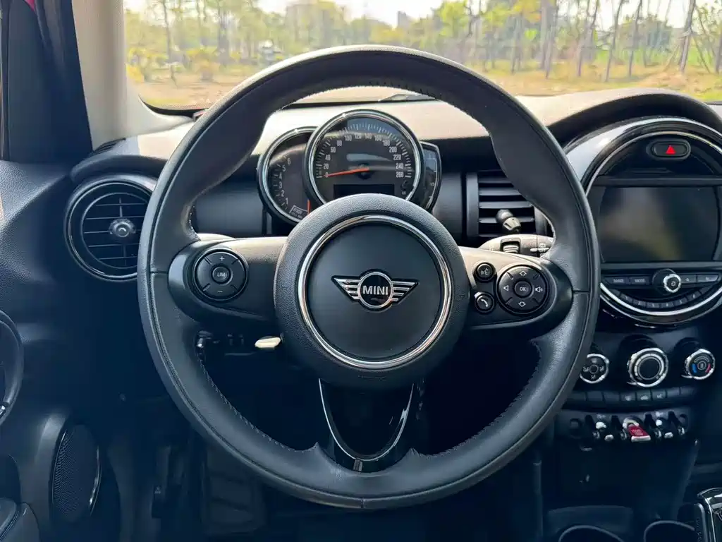 MINI 2018 1.5T ONE five-door version купить на сайте DeffCars