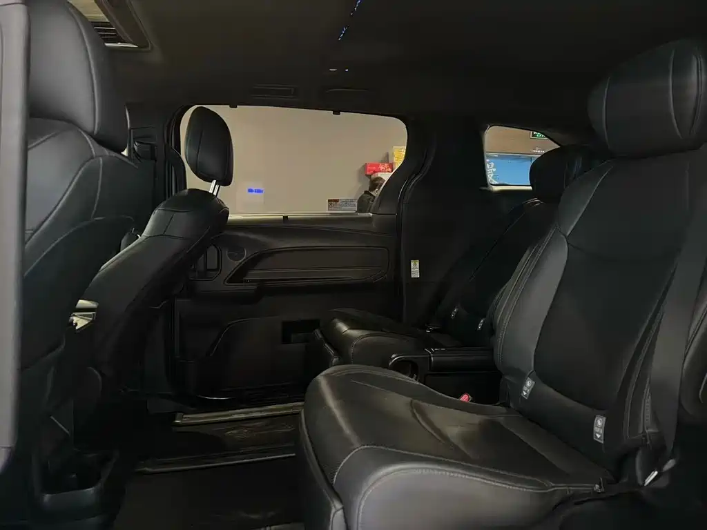 SIENNA 2023 2.5L Hybrid Premium Edition купить на сайте DeffCars