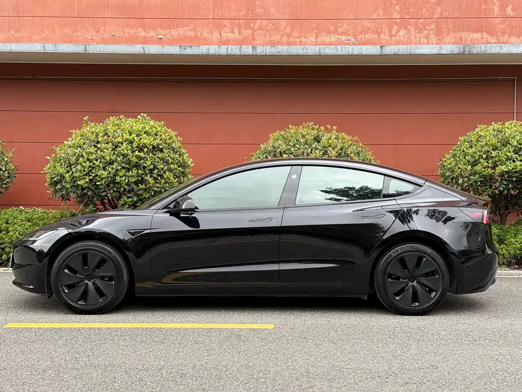 Model 3 2025 rear-wheel drive version купить на сайте DeffCars