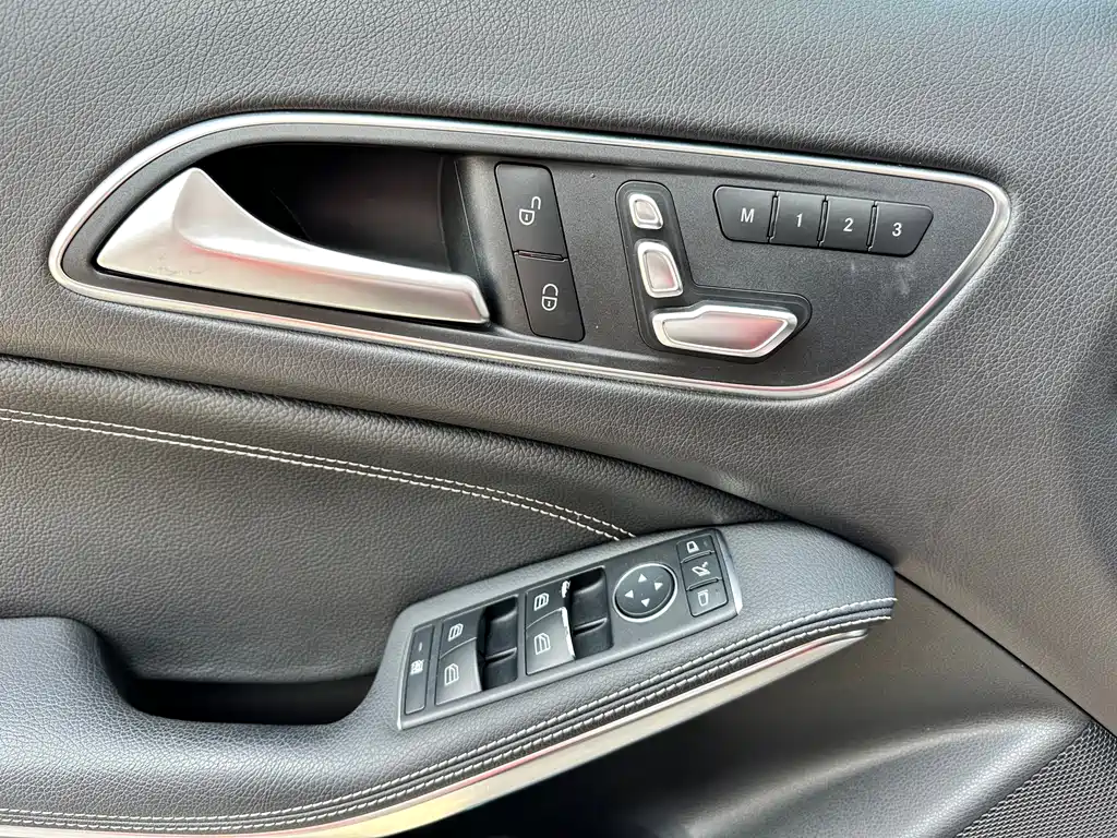 Mercedes-Benz GLA 2018 GLA 200 Fashion Model купить на сайте DeffCars