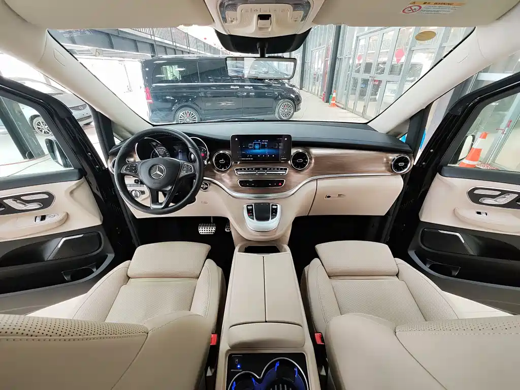 Mercedes-Benz V-Class 2022 V 260 L Long Wheelbase Luxury Edition купить на сайте DeffCars