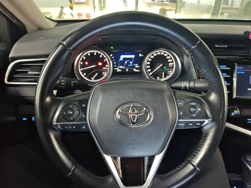 Camry 2018 2.0G Deluxe Edition купить на сайте DeffCars