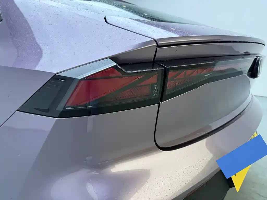 Changan UNI-V 2022 1.5T premium model купить на сайте DeffCars