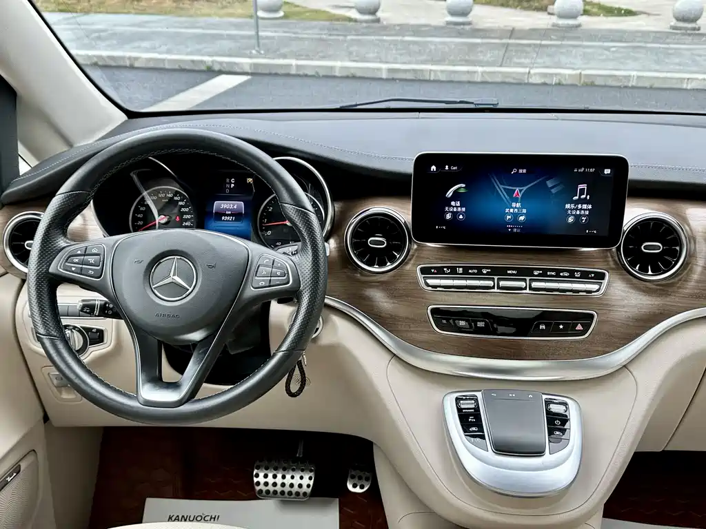 Mercedes-Benz V-Class 2021 V 260 L Long Wheelbase Premium Edition купить на сайте DeffCars