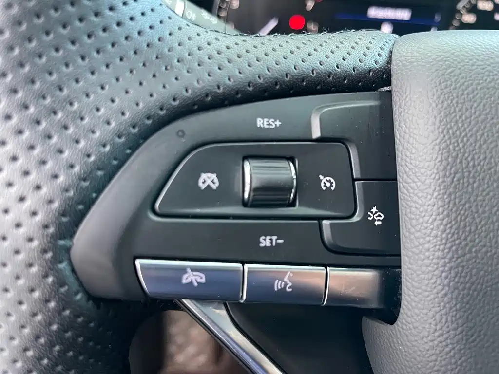 Cadillac XT6 2022 2.0T seven-seat two-wheel drive luxury model купить на сайте DeffCars