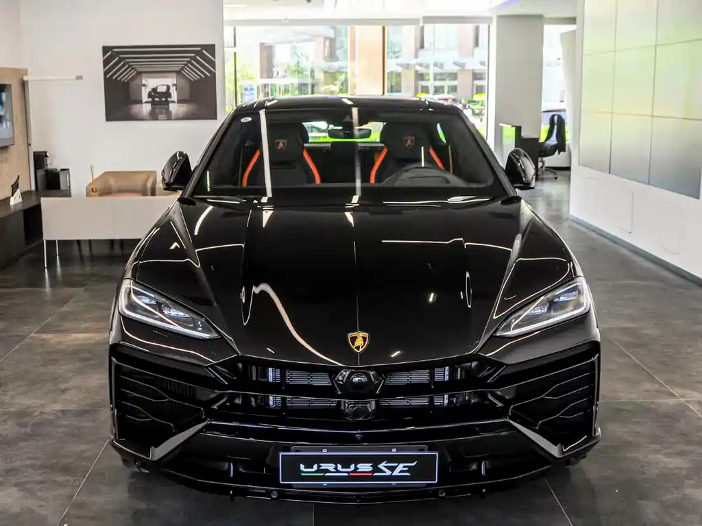 Urus SE 2025 4.0T Standard Edition купить на сайте DeffCars