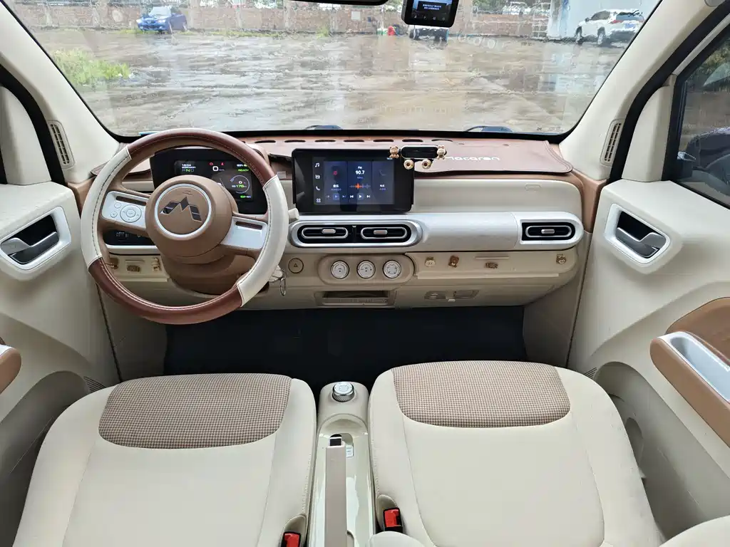 Hongguang MINIEV 2024 third generation 215km advanced version купить на сайте DeffCars