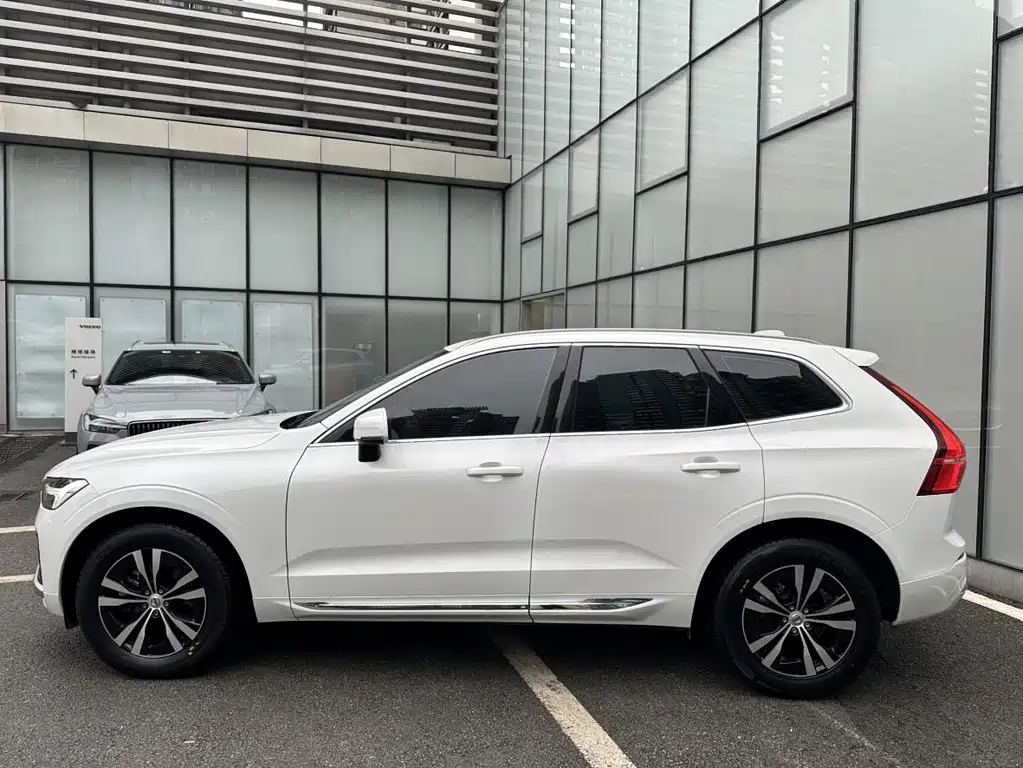 Volvo XC60 2025 B5 four-wheel drive Zhiyi Luxury Edition купить на сайте DeffCars