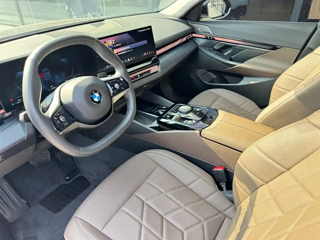 BMW 5 Series 2024 530Li Leading Luxury Package купить на сайте DeffCars