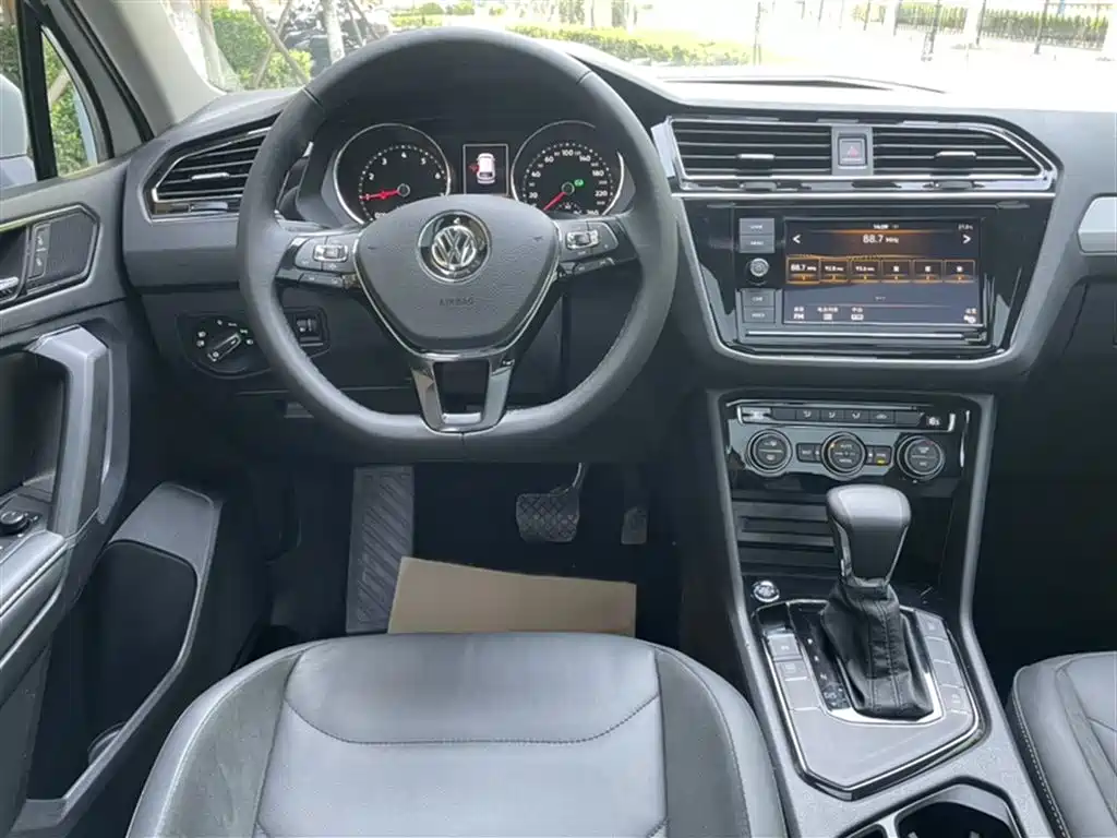 Tiguan L 2019 330TSI automatic two-wheel drive panoramic comfort version National VI купить на сайте DeffCars