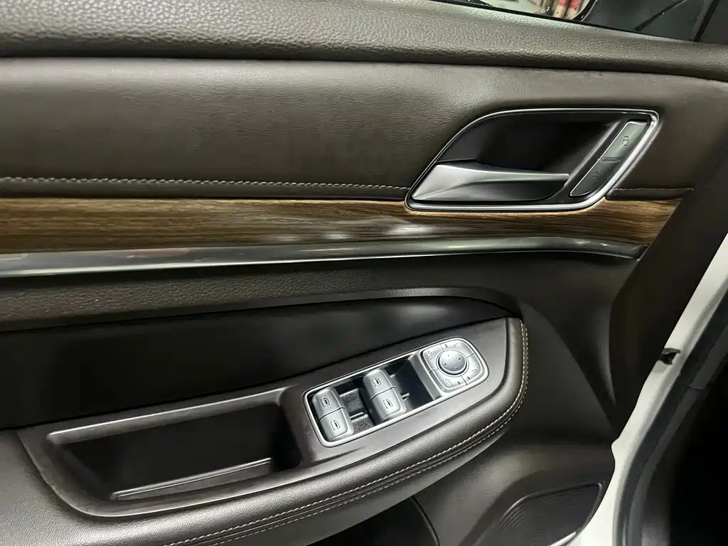 Roewe RX8 2019 30T Intelligent Networked Four-wheel Drive Super Flagship Edition купить на сайте DeffCars