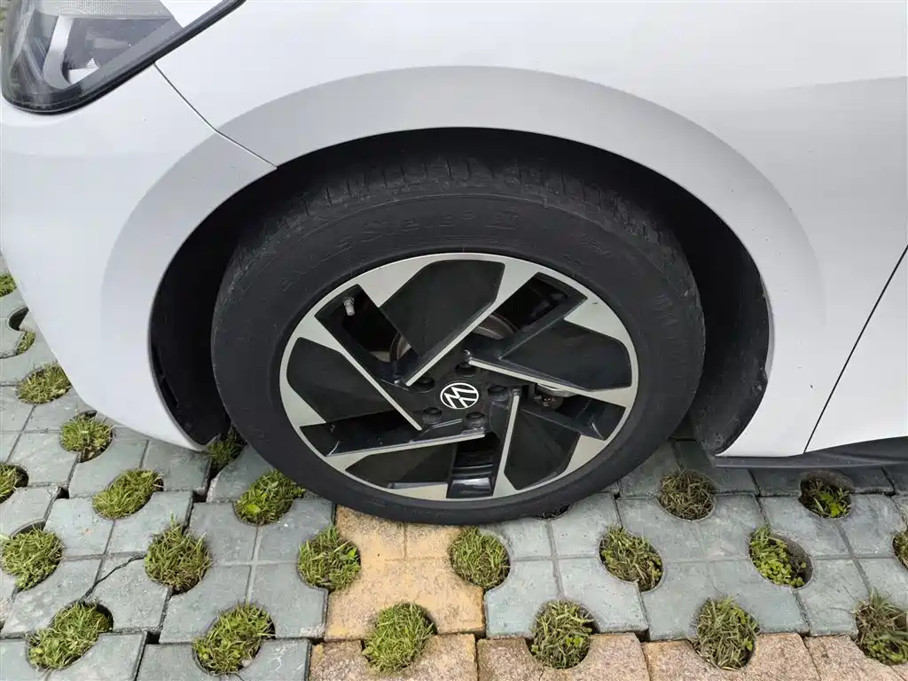Volkswagen ID.3 2025 Smart Model Outstanding Edition купить на сайте DeffCars
