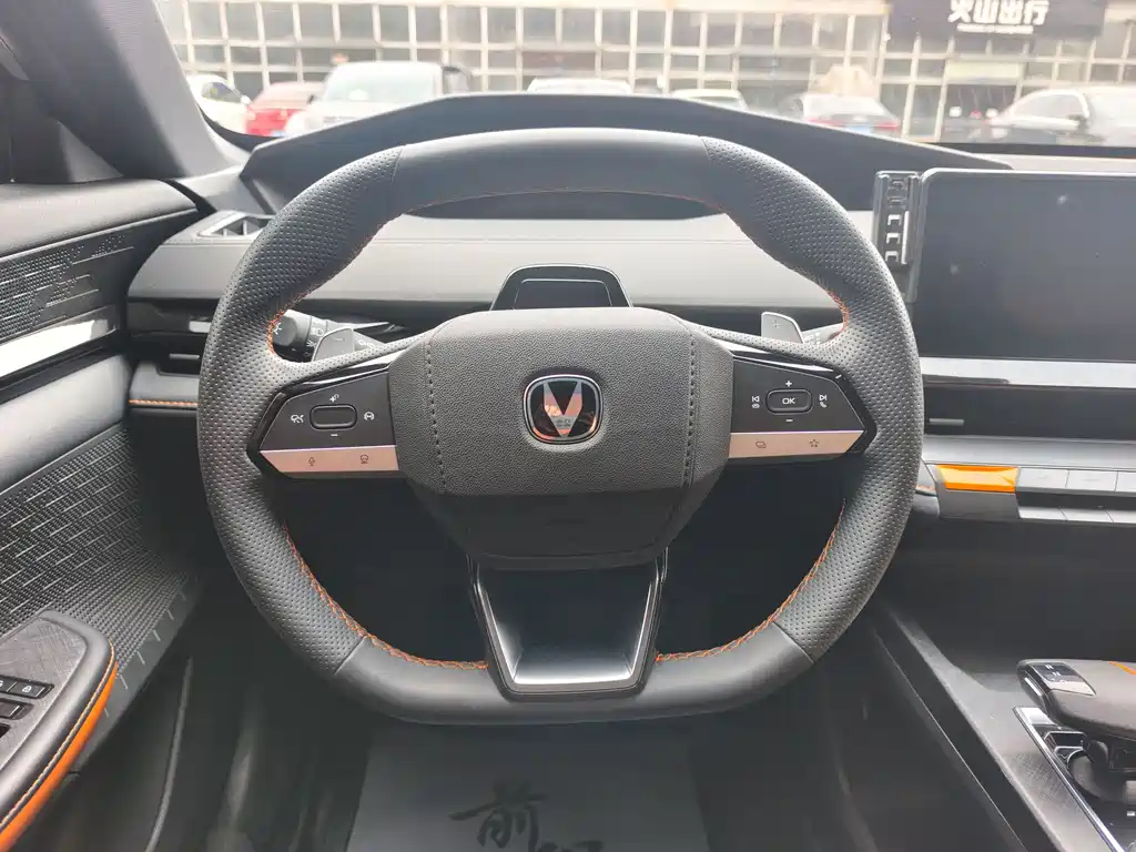 Changan UNI-V 2023 1.5T premium model купить на сайте DeffCars