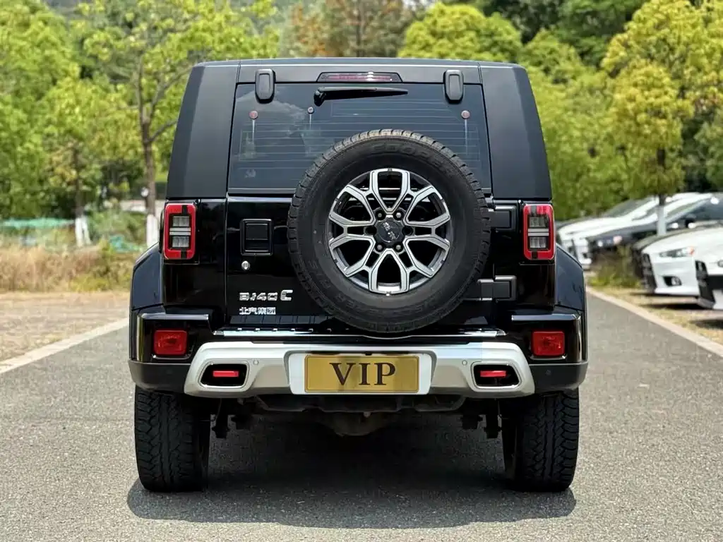 Beijing off-road BJ40 2023 2.0T automatic four-wheel drive city hunter version knight type купить на сайте DeffCars