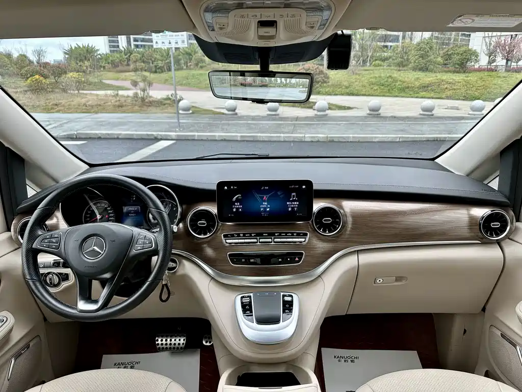 Mercedes-Benz V-Class 2021 V 260 L Long Wheelbase Premium Edition купить на сайте DeffCars