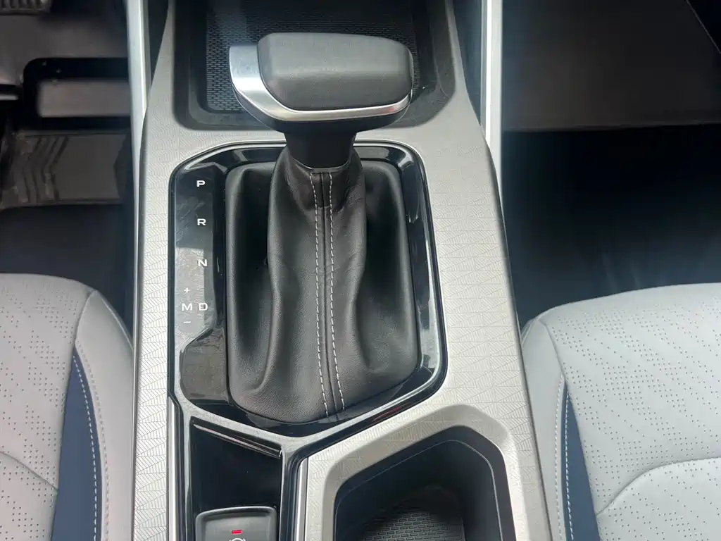 Emgrand 2022 4th generation 1.5L CVT flagship model купить на сайте DeffCars