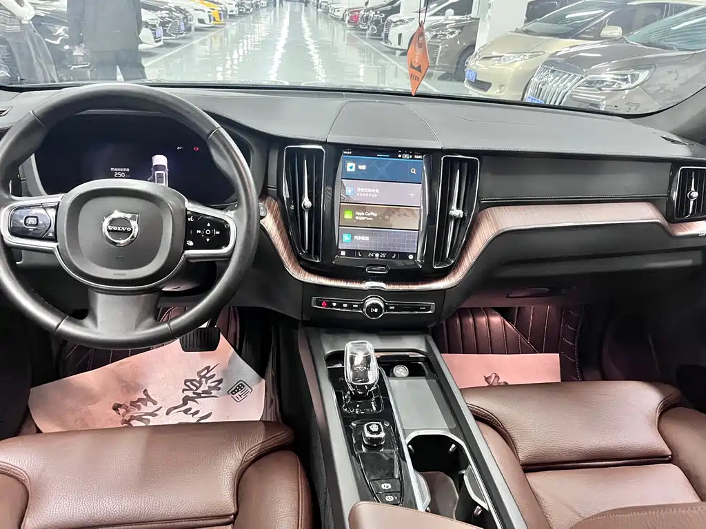 Volvo XC60 2025 B5 four-wheel drive Zhiyuan luxury version купить на сайте DeffCars