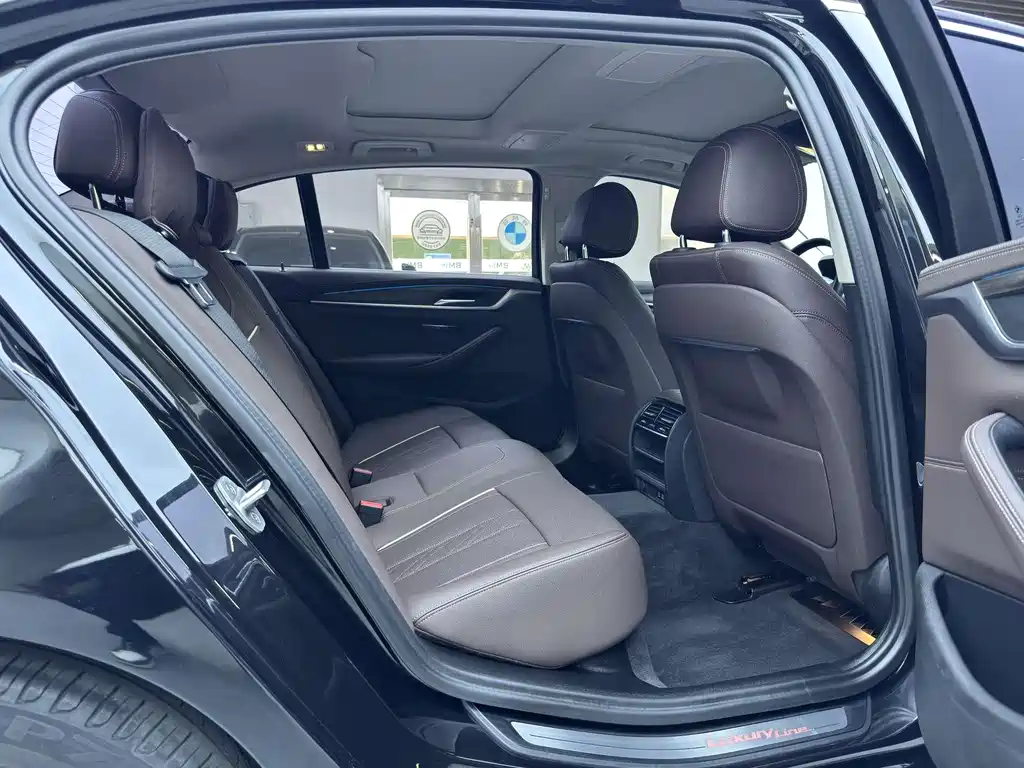 BMW 5 Series New Energy 2021 535Le Luxury Package купить на сайте DeffCars