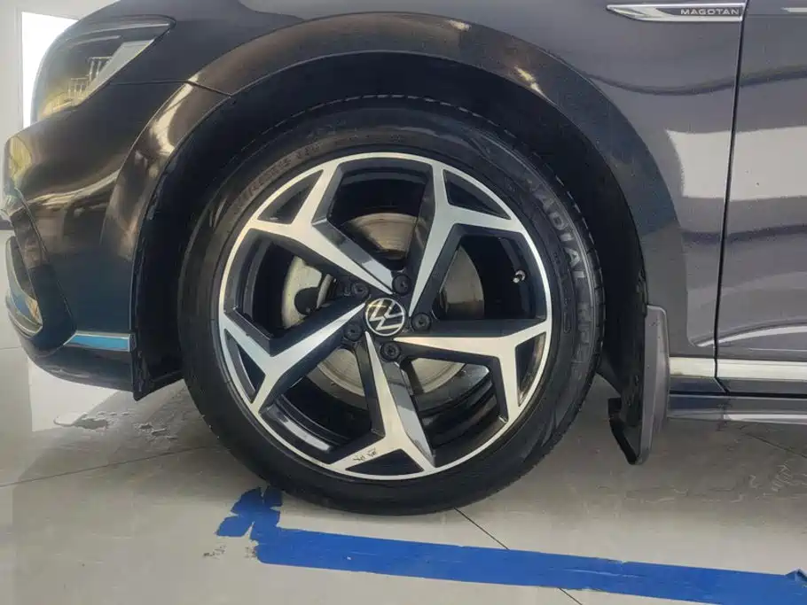 MAGOTAN 2023 2 million commemorative edition 330TSI DSG luxury model купить на сайте DeffCars