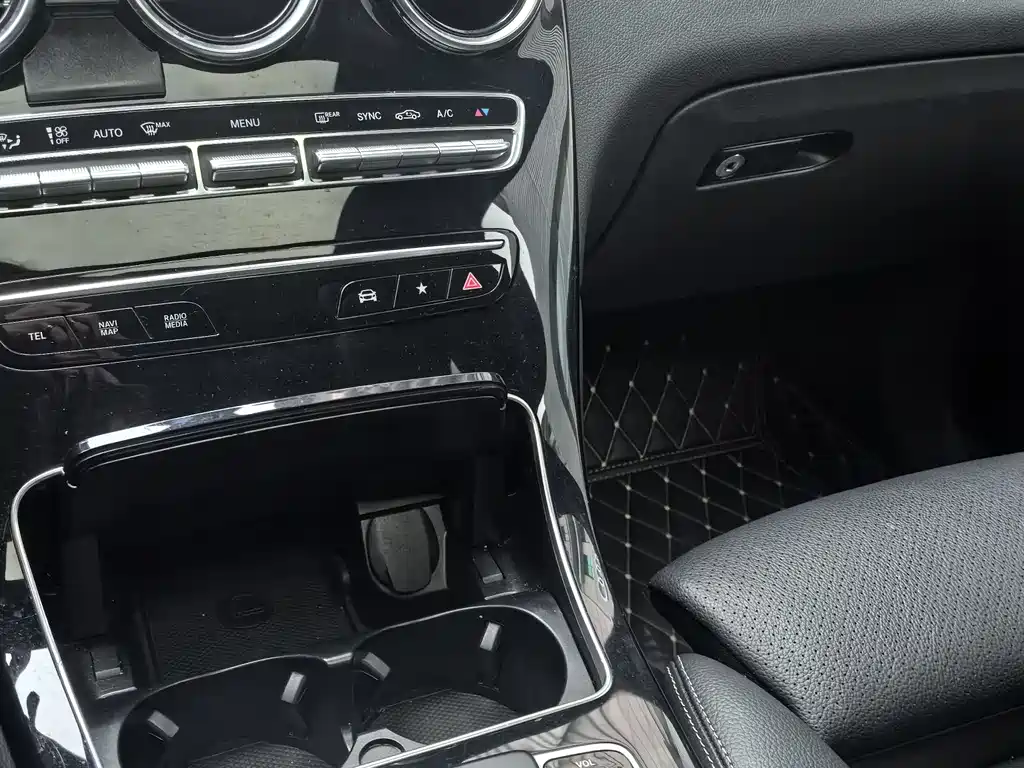 Mercedes-Benz GLC Coupe 2021 GLC 260 4MATIC Coupe SUV купить на сайте DeffCars