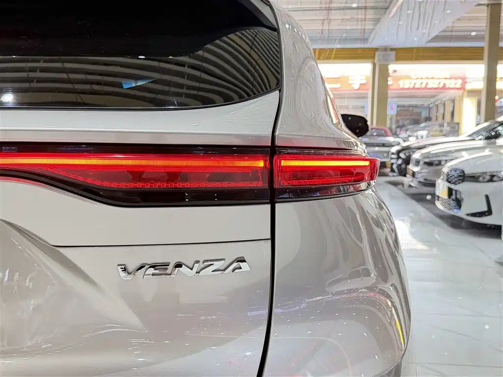 Vesa 2022 2.0L CVT two-wheel drive premium version купить на сайте DeffCars
