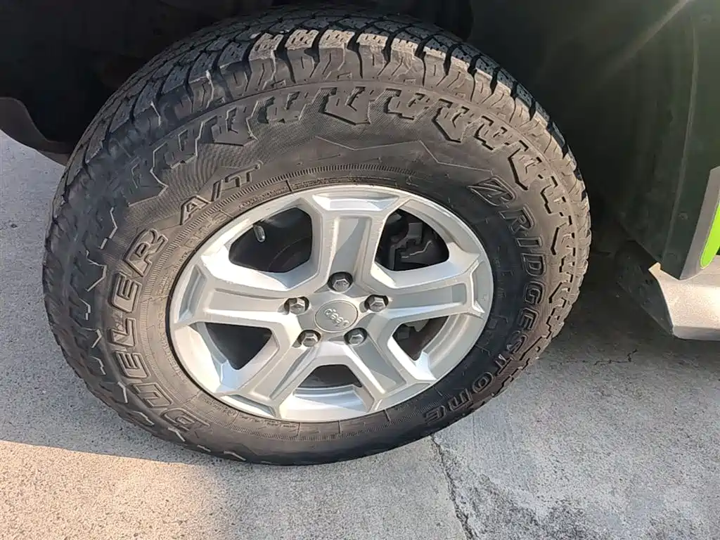 Wrangler 2019 2.0T Sahara four-door version National VI купить на сайте DeffCars
