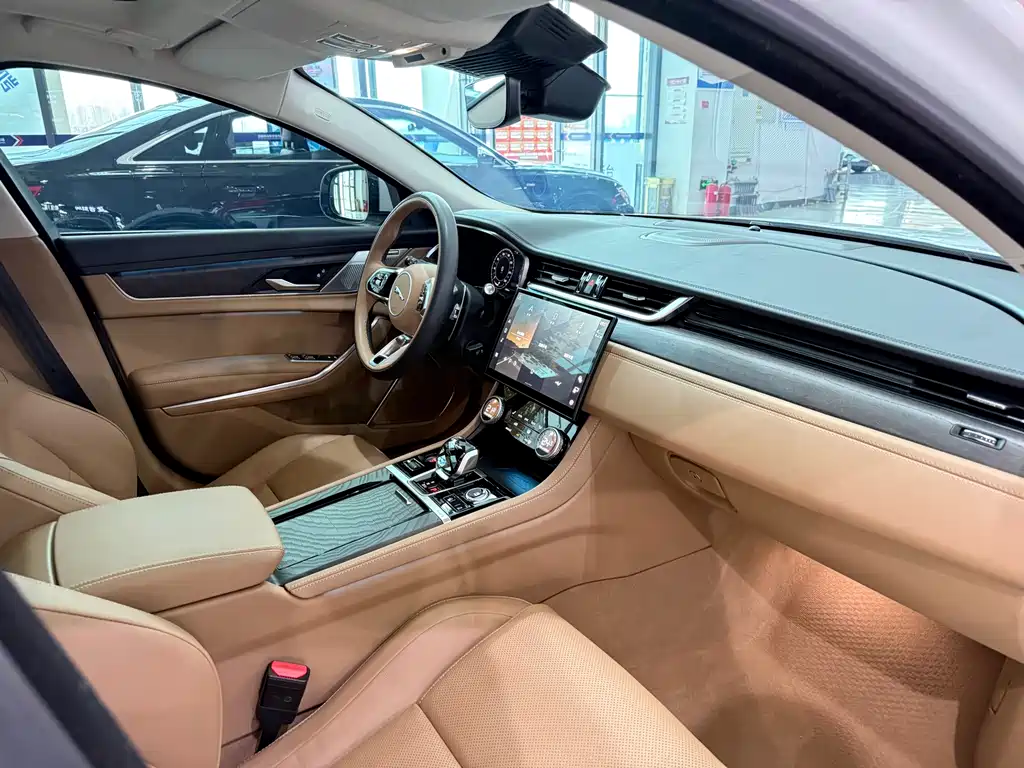 Jaguar XFL 2025 2.0T P250 two-wheel drive exclusive luxury version купить на сайте DeffCars