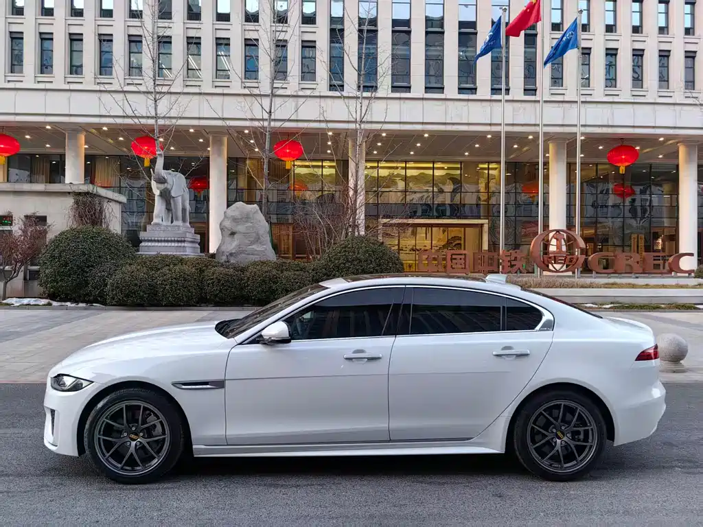 Jaguar XEL 2021 2.0T 250PS R-DYNAMIC SE Technology Sports Edition купить на сайте DeffCars