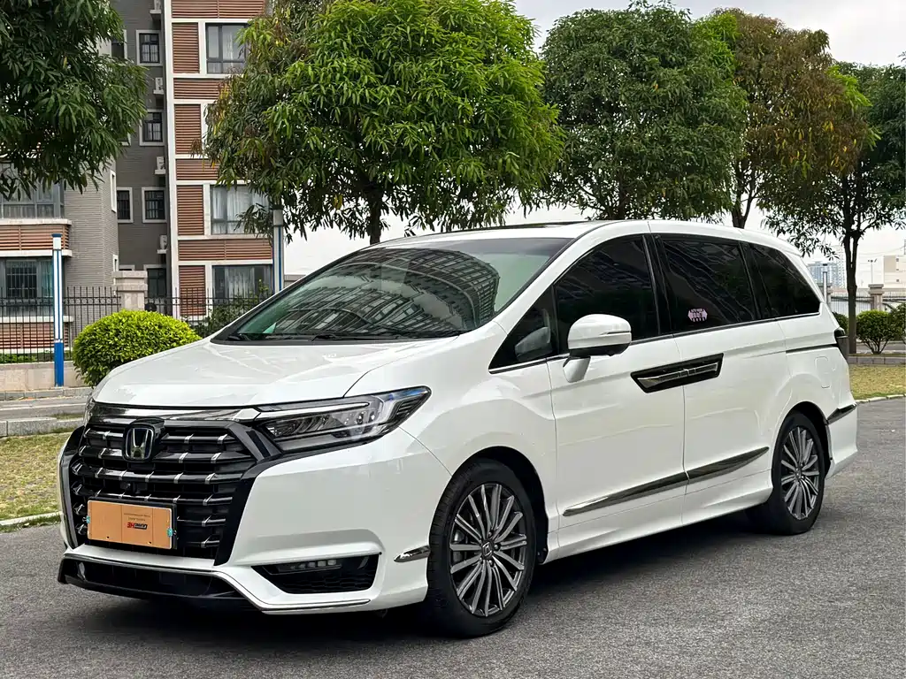 Alison 2022 2.0L e:HEV Deluxe Edition купить на сайте DeffCars
