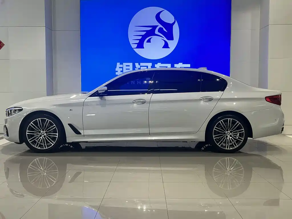 BMW 5 Series 2018 530Li Leading M Sports Package купить на сайте DeffCars
