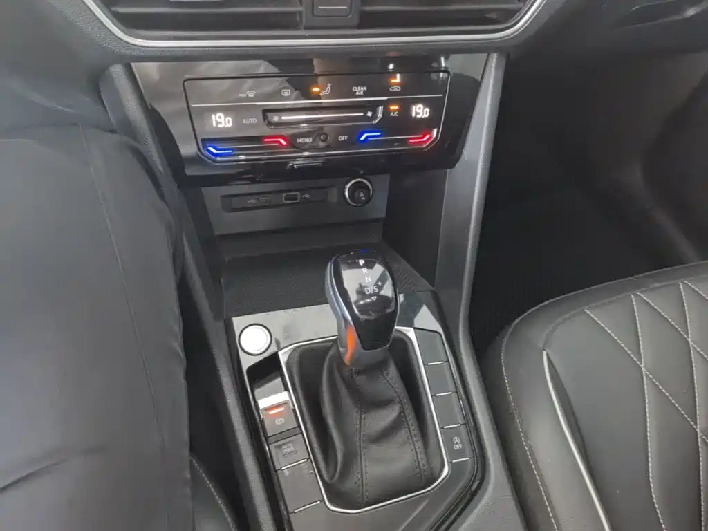 Tiguan L 2024 Outstanding Model 300TSI Automatic Two-wheel Drive Dragon Edition купить на сайте DeffCars