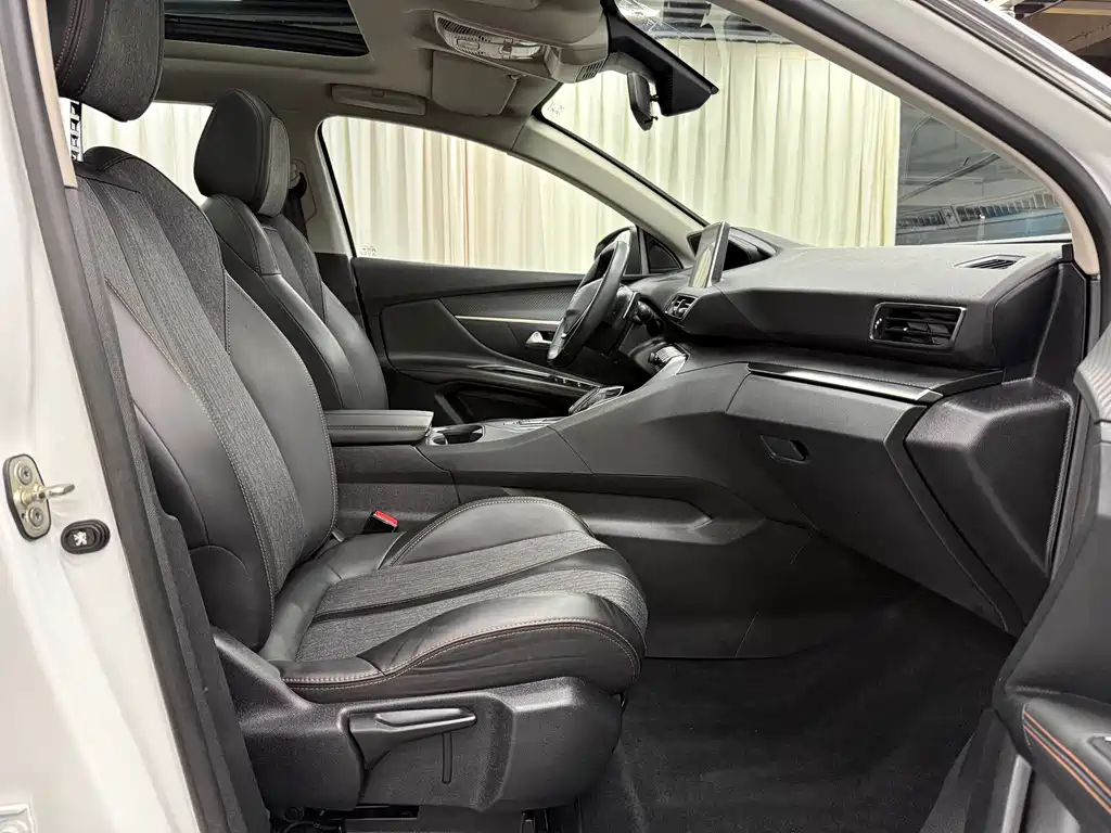 Peugeot 5008 2019 380THP 5-seat elite version купить на сайте DeffCars