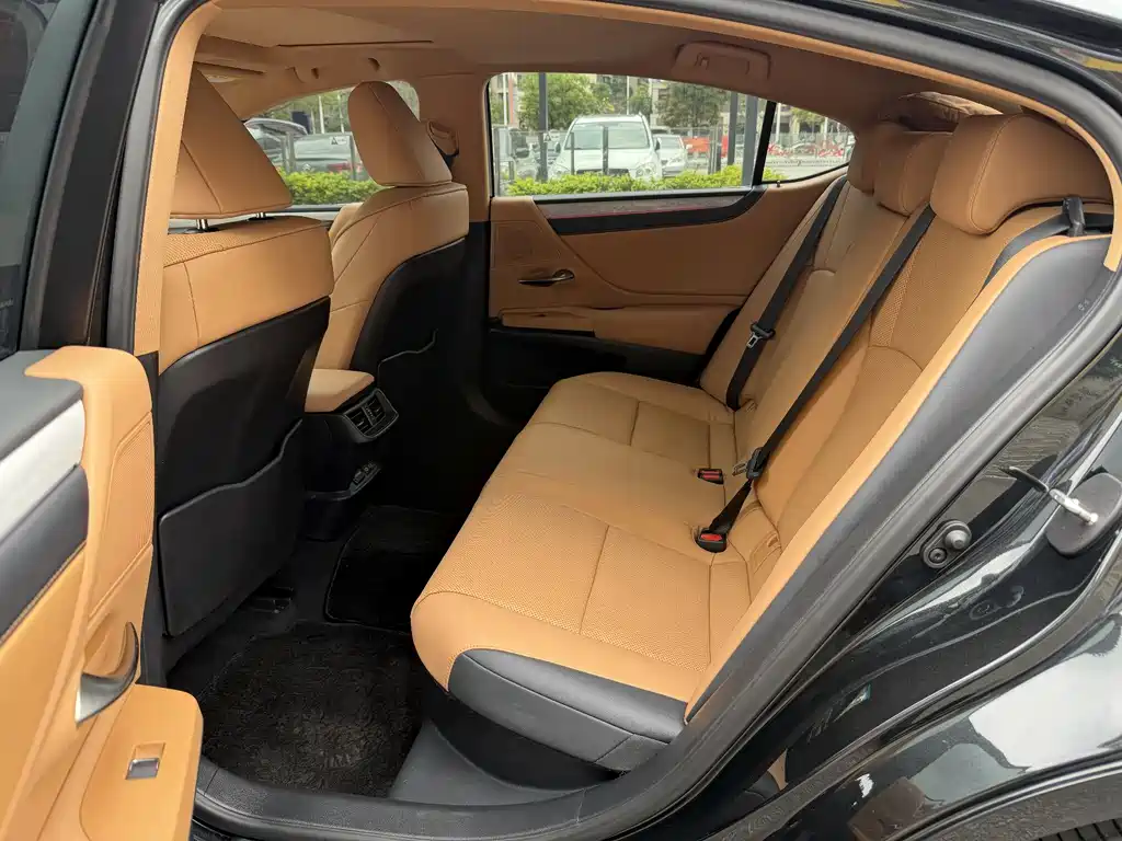Lexus ES 2025 300h Premium Edition купить на сайте DeffCars
