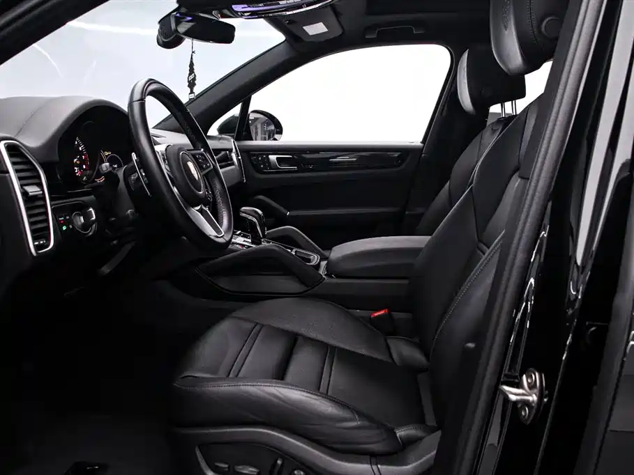 Cayenne New Energy 2023 Cayenne E-Hybrid 2.0T купить на сайте DeffCars