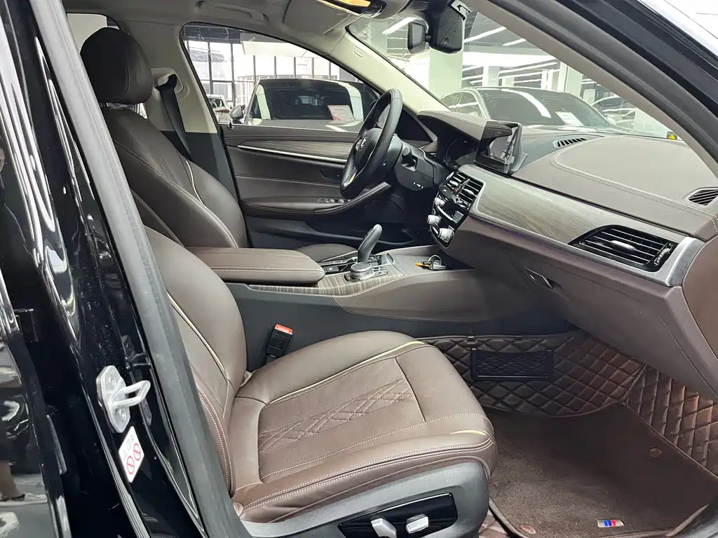 BMW 5 Series New Energy 2020 530Le Deluxe Package купить на сайте DeffCars
