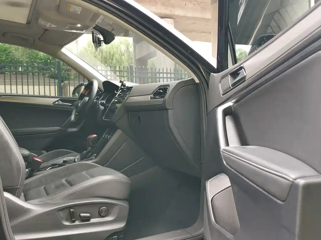 Tiguan L 2019 380TSI automatic four-wheel drive smart luxury version 7 seats National VI купить на сайте DeffCars