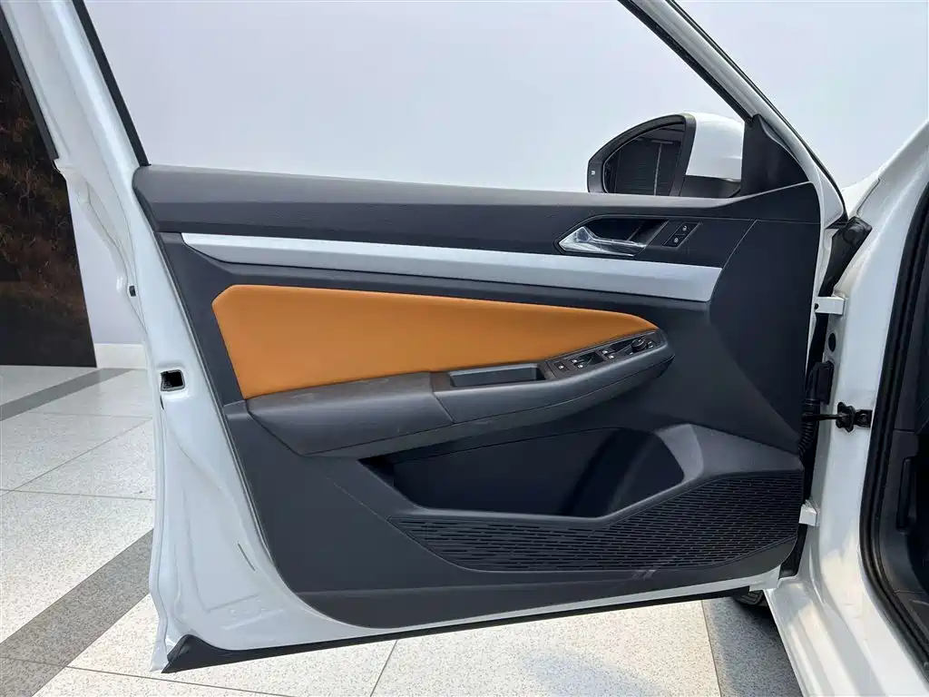 Bora 2025 facelift 200TSI DSG Yuexing Navigation Edition купить на сайте DeffCars